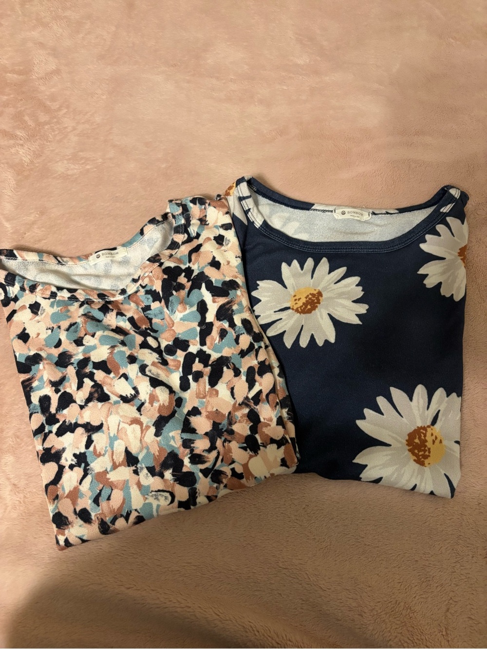BOMBOM Women’s Medium Tops Lot of 2 Floral Daisy Abstract Made USA
